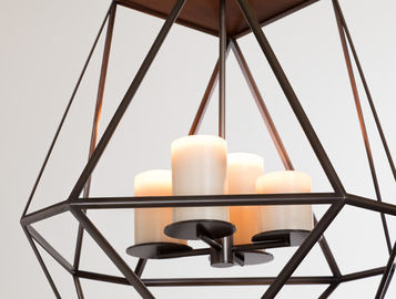 Glaskerzen-Innere führte Leuchter-Lichter, breite schwarze Eisen-Käfig-hängende Lampe